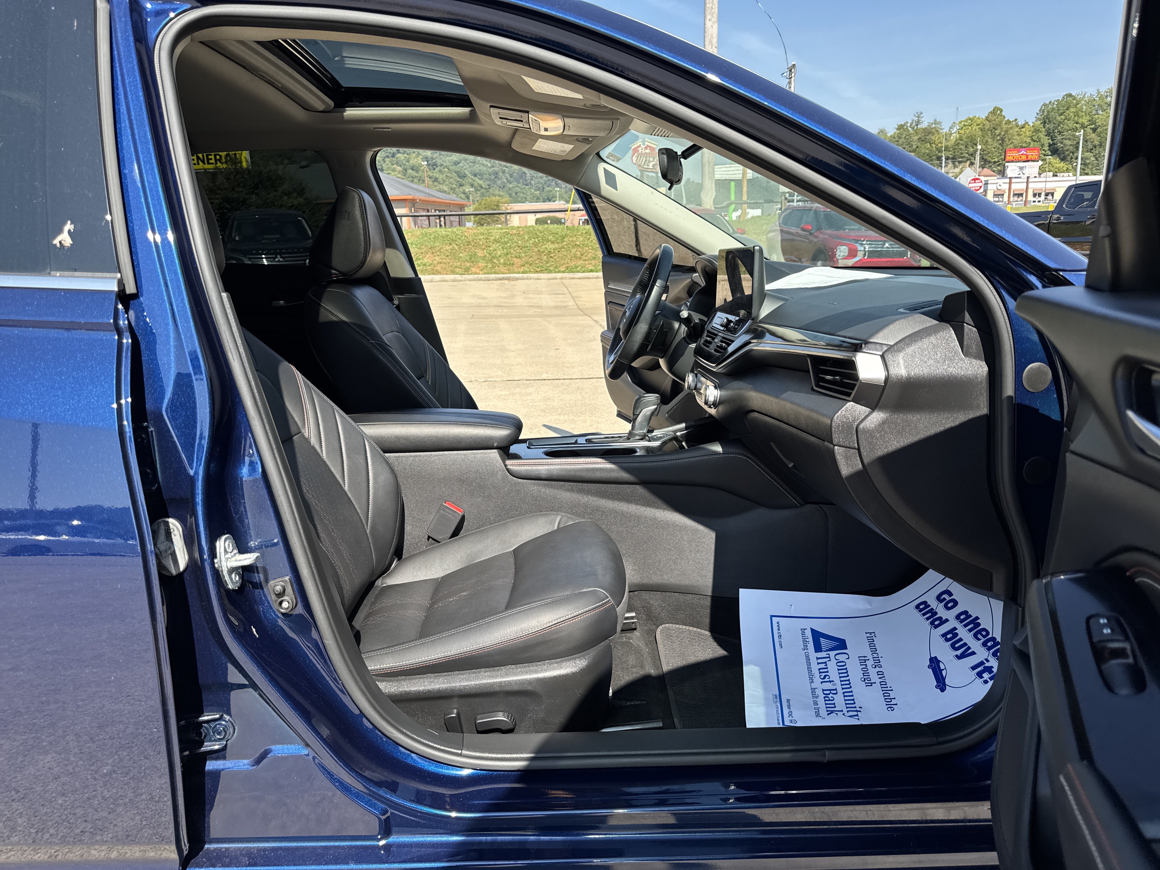Used 2023 Nissan Altima 2.0 SR FWD image 21