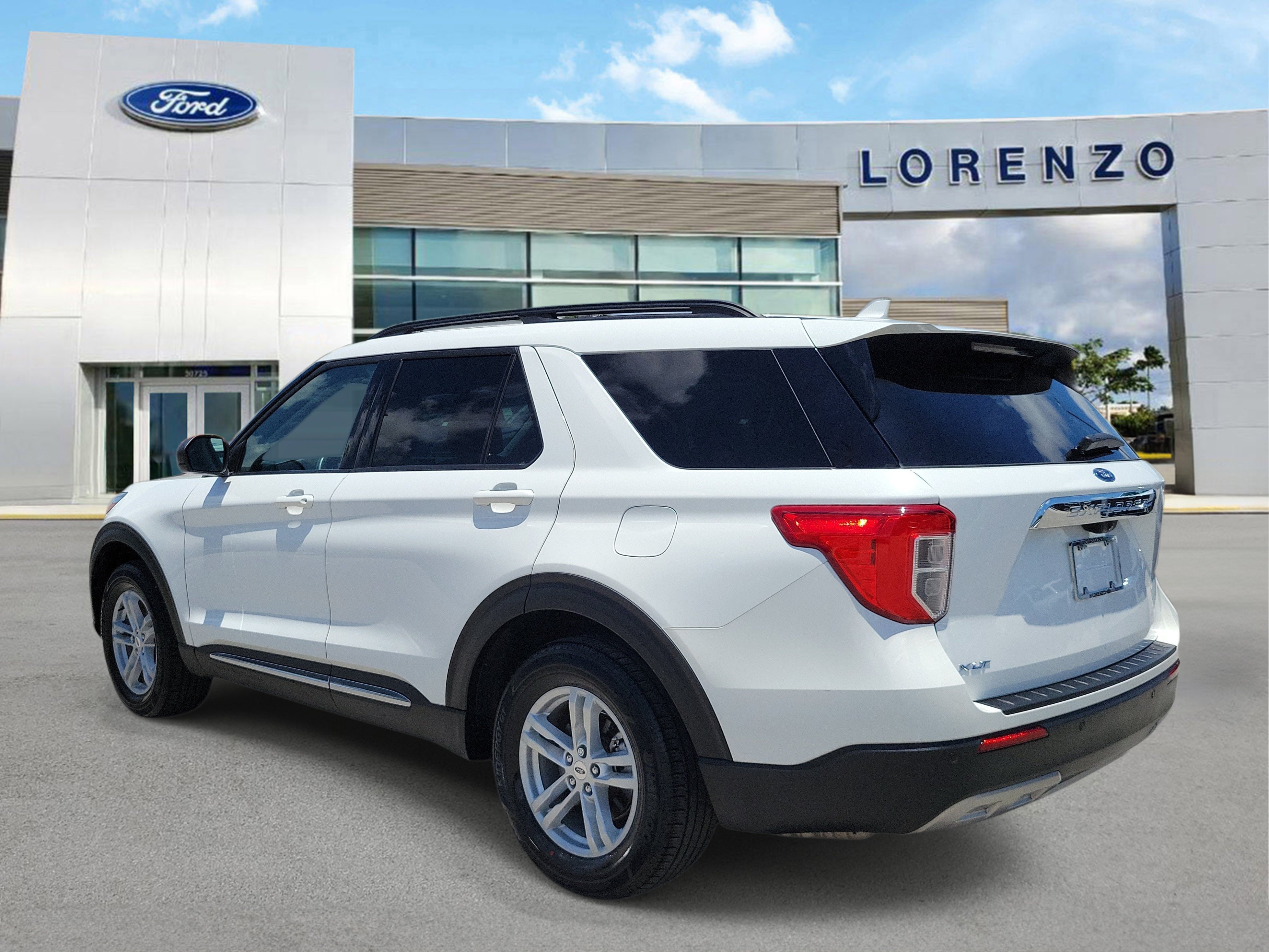 Used 2023 Ford Explorer XLT w/ Equipment Group 202A RWD image 7
