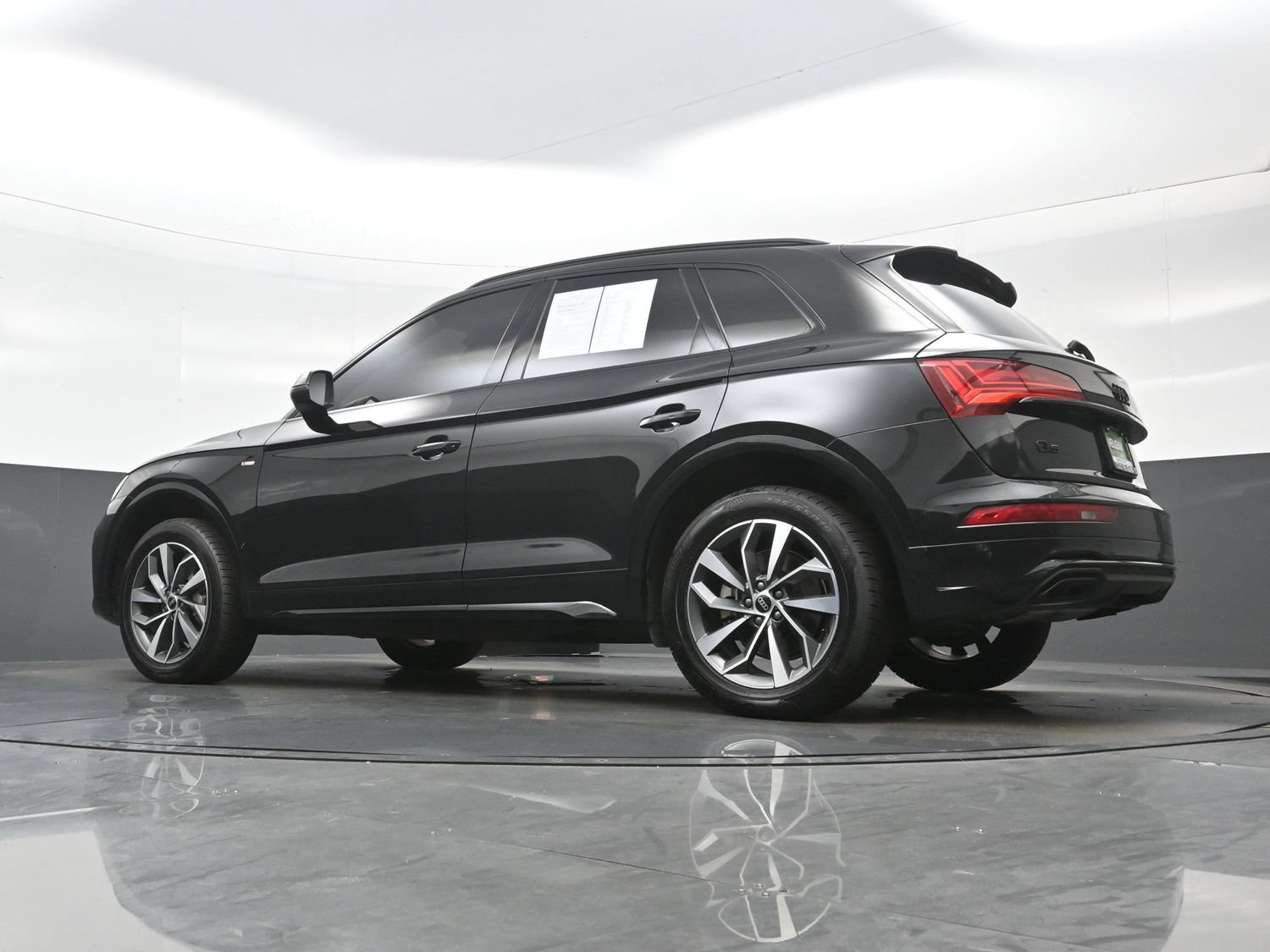 Used 2024 Audi Q5 2.0T Premium w/ Summer of Audi Package AWD/4WD image 32