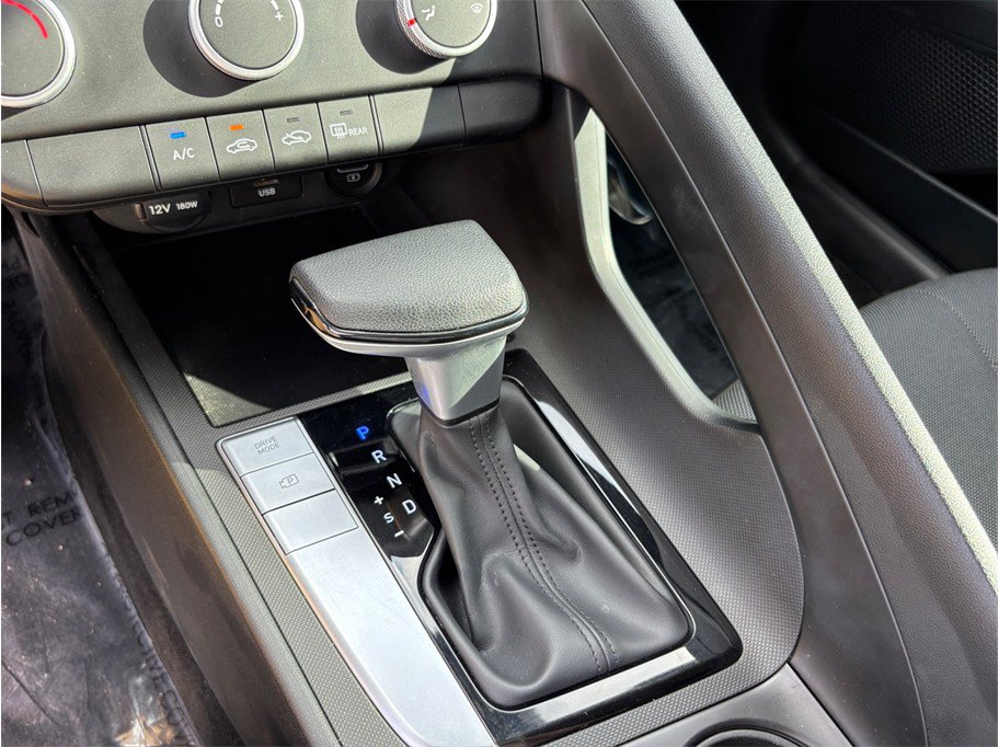 Used 2022 Hyundai Elantra SE FWD image 28