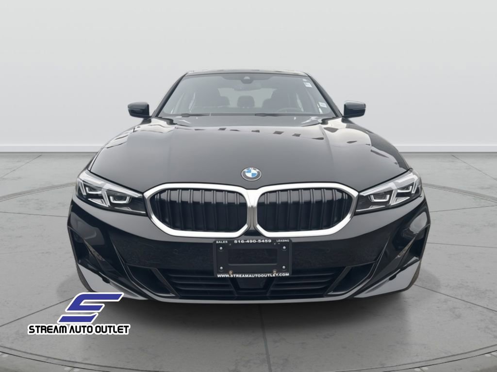Used 2025 BMW 330i xDrive Sedan w/ Convenience Package image 2