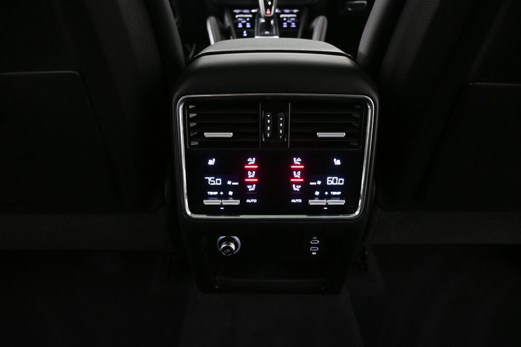 Used 2020 Porsche Cayenne AWD/4WD image 16