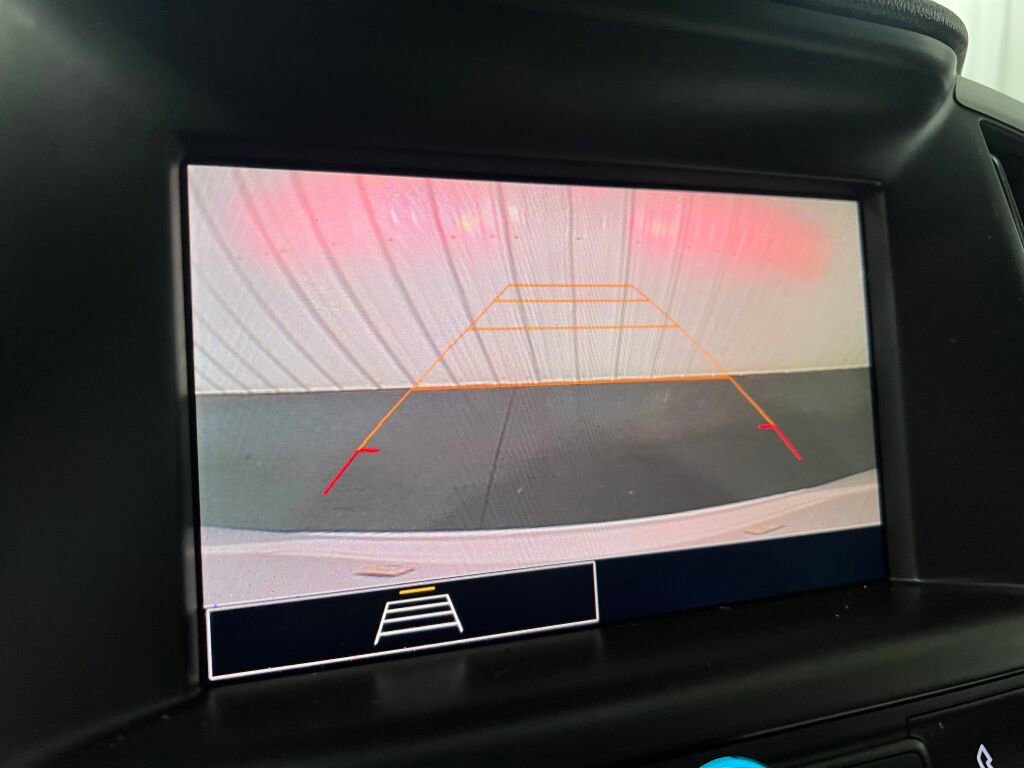 Used 2023 GMC Terrain SLE w/ Driver Convenience Package image 9