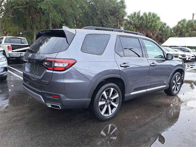 Certified 2024 Honda Pilot Touring image 6