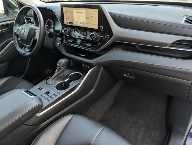 Used 2023 Toyota Highlander XLE image 35