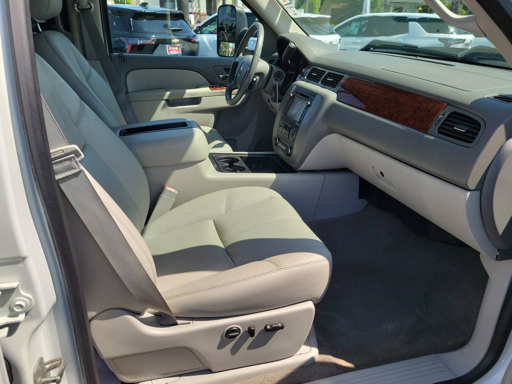 Used 2013 GMC Sierra 3500 SLT w/ SLT Convenience Package AWD/4WD image 16