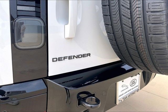New 2026 Land Rover Defender 110 X-Dynamic SE image 9