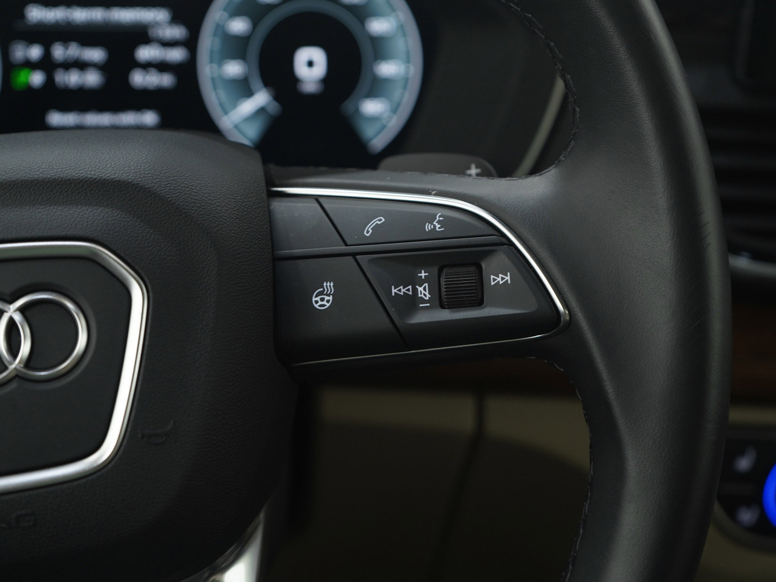 Used 2023 Audi Q5 e Prestige w/ Prestige Package image 30