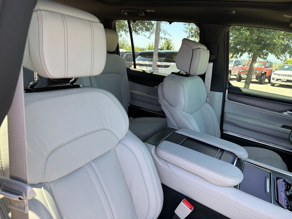 New 2026 Jeep Grand Wagoneer Summit w/ Premium Group III AWD/4WD image 37