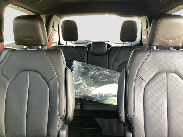 New 2027 Chrysler Pacifica Select AWD/4WD image 14