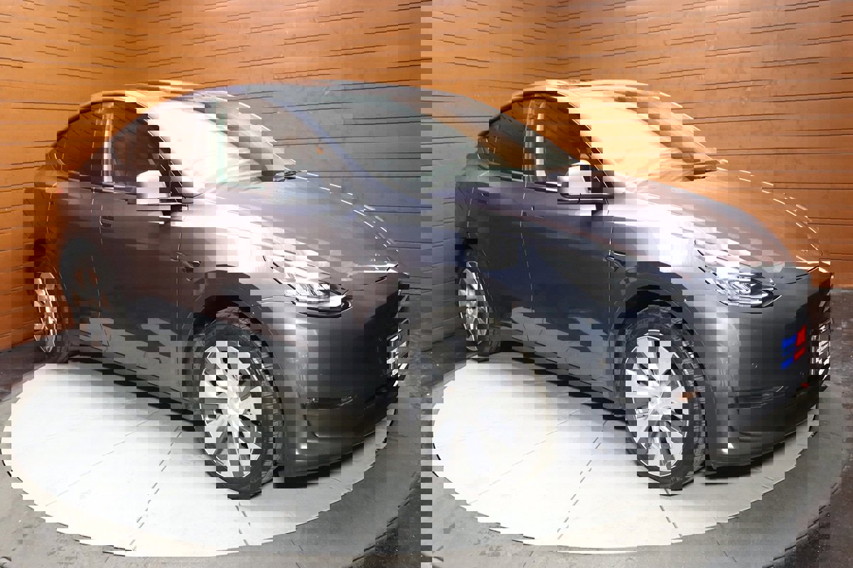 Used 2023 Tesla Model Y Long Range image 14