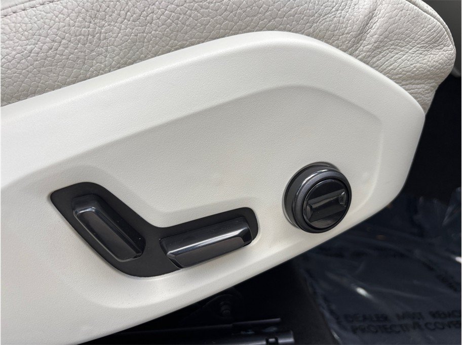 Used 2020 Volvo S60 T5 Momentum FWD image 44