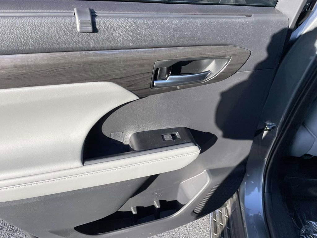 New 2026 Toyota Highlander Limited image 20