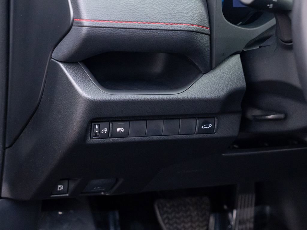 Used 2025 Toyota RAV4 SE AWD/4WD image 19