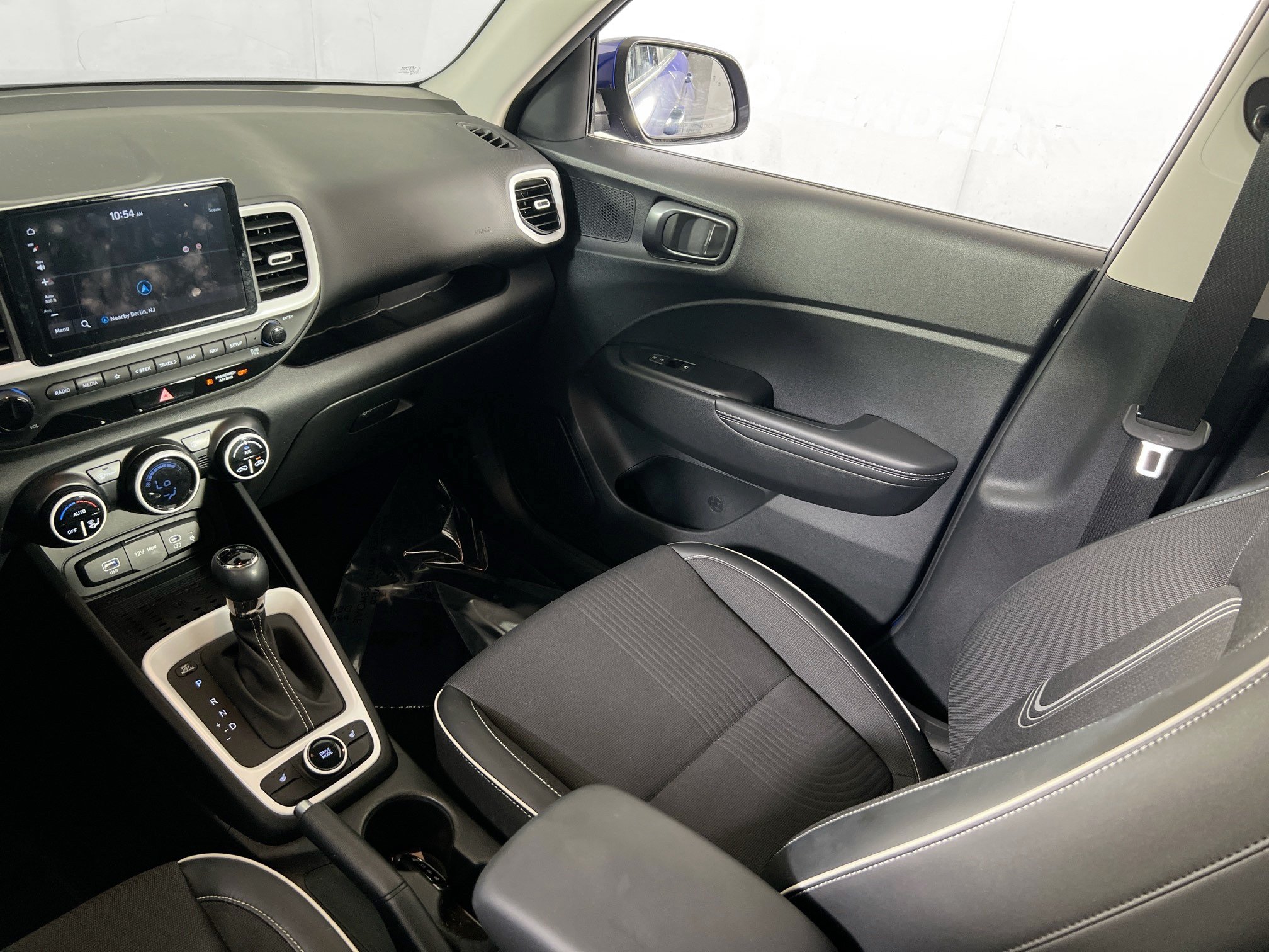 Used 2023 Hyundai Venue Limited w/ Cargo Package FWD image 23