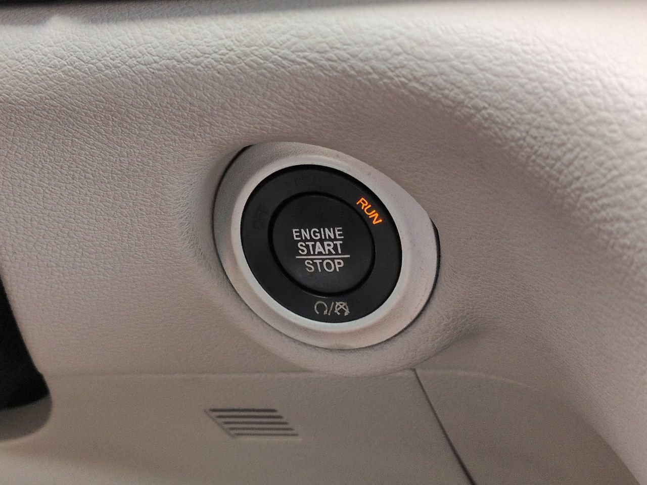 Used 2019 Chrysler Pacifica Touring-L Plus w/ Advanced Safetytec Group FWD image 30