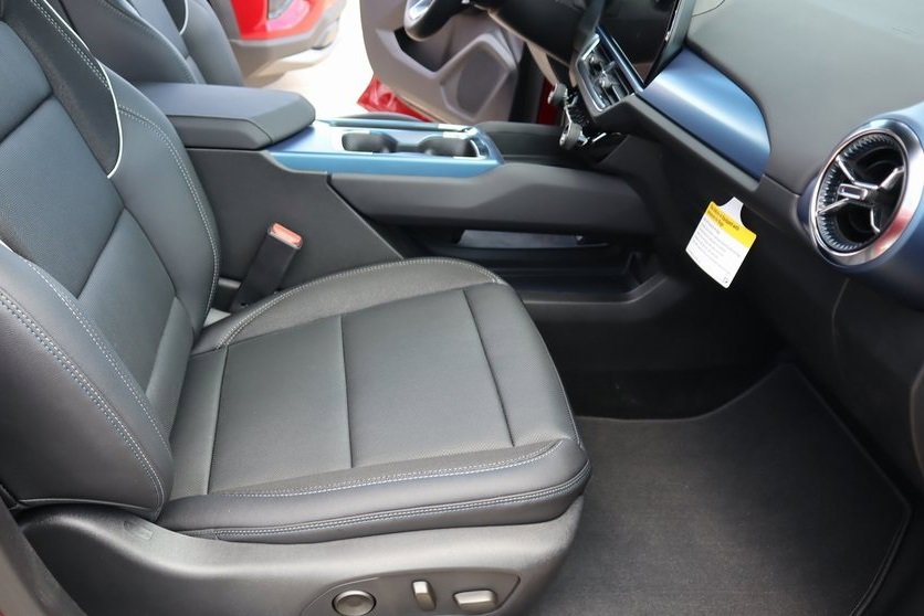 New 2025 Chevrolet Equinox EV LT w/ Convenience Package II image 12