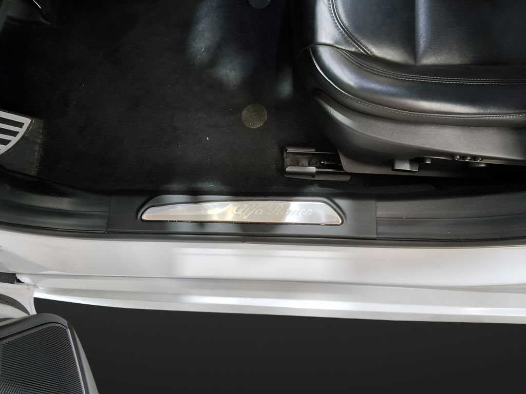 Used 2022 Alfa Romeo Giulia Ti image 15