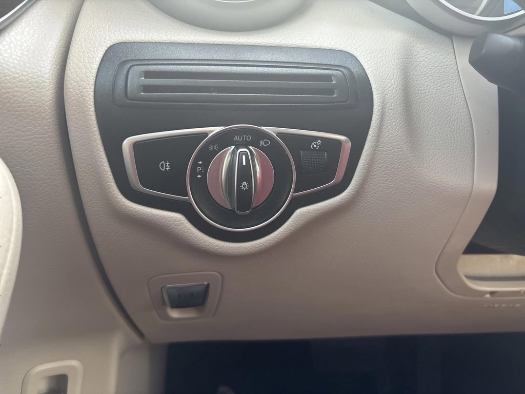 Used 2022 Mercedes-Benz GLC 300 GLC 300 image 23