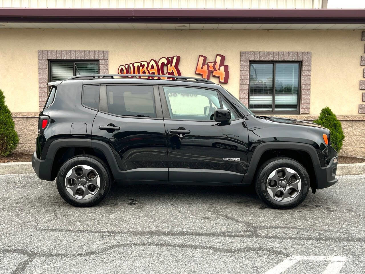 Used 2015 Jeep Renegade Latitude image 38