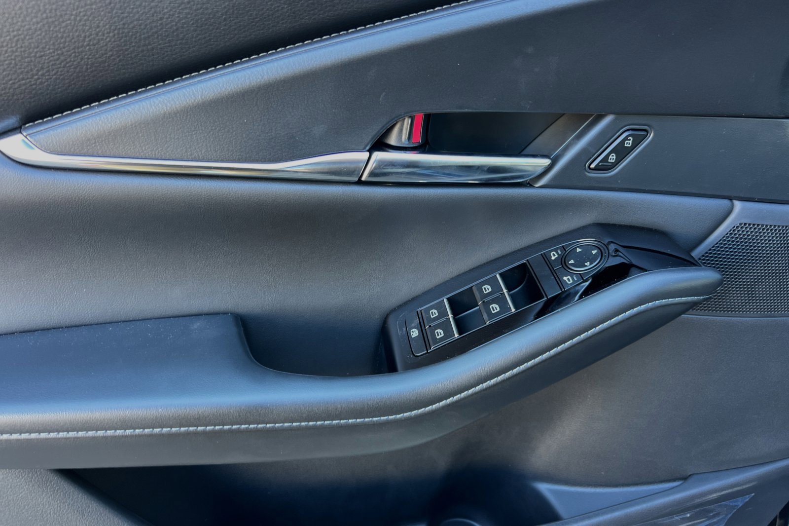 Used 2025 MAZDA CX-30 AWD 2.5 S w/ Preferred Package image 12