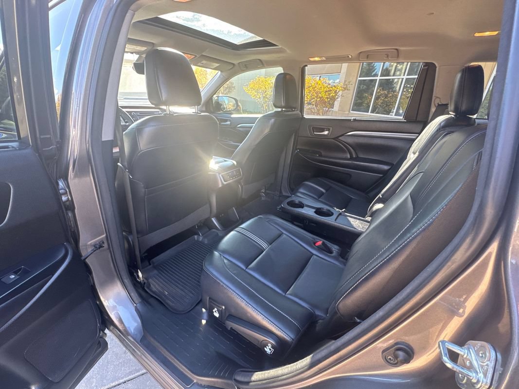 Used 2018 Toyota Highlander SE AWD/4WD image 26