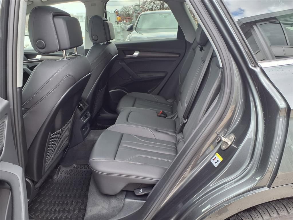 Used 2025 Audi Q5 e Premium Plus w/ Premium Plus Package image 12