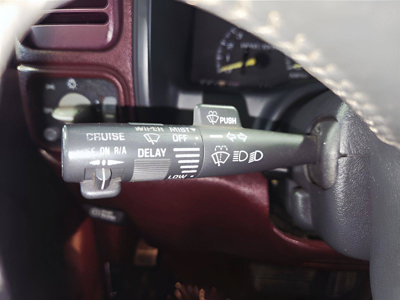 Used 1999 GMC Suburban 4WD w/ Marketing Opt Pkg 2 image 13