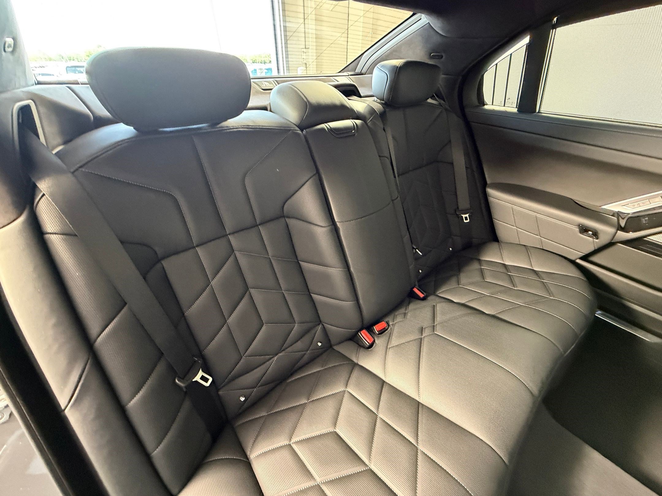 Certified 2024 BMW 760i xDrive w/ Executive Package AWD/4WD image 33