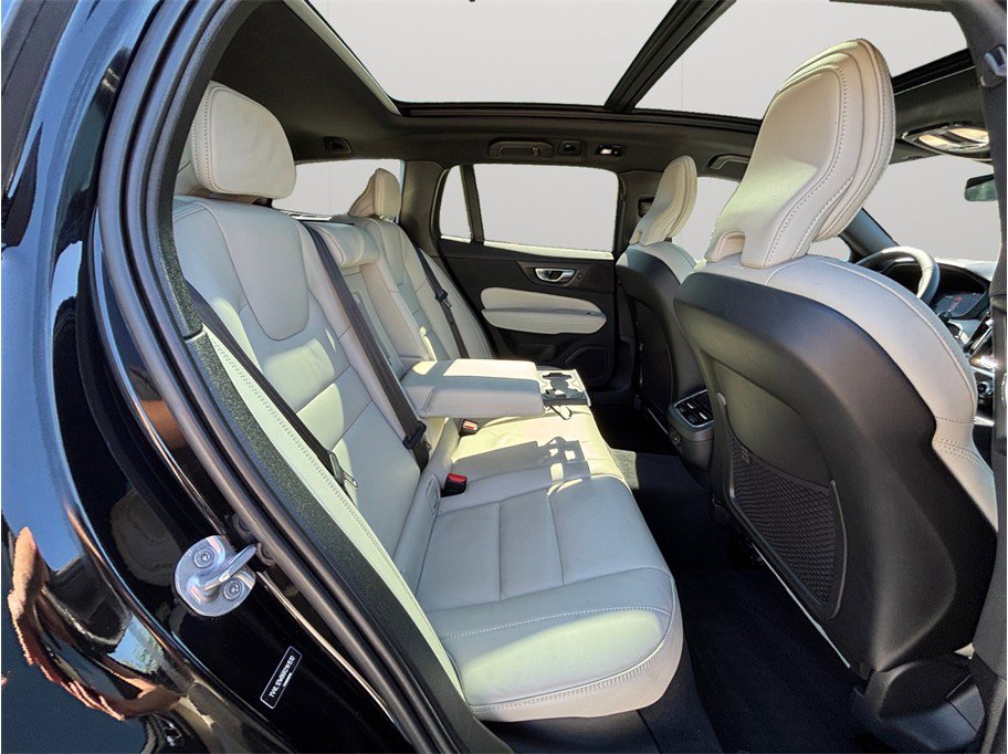 Used 2024 Volvo V60 B5 Cross Country Ultimate w/ Climate Package image 46