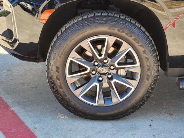 Used 2023 Chevrolet Suburban Z71 w/ Luxury Package image 17