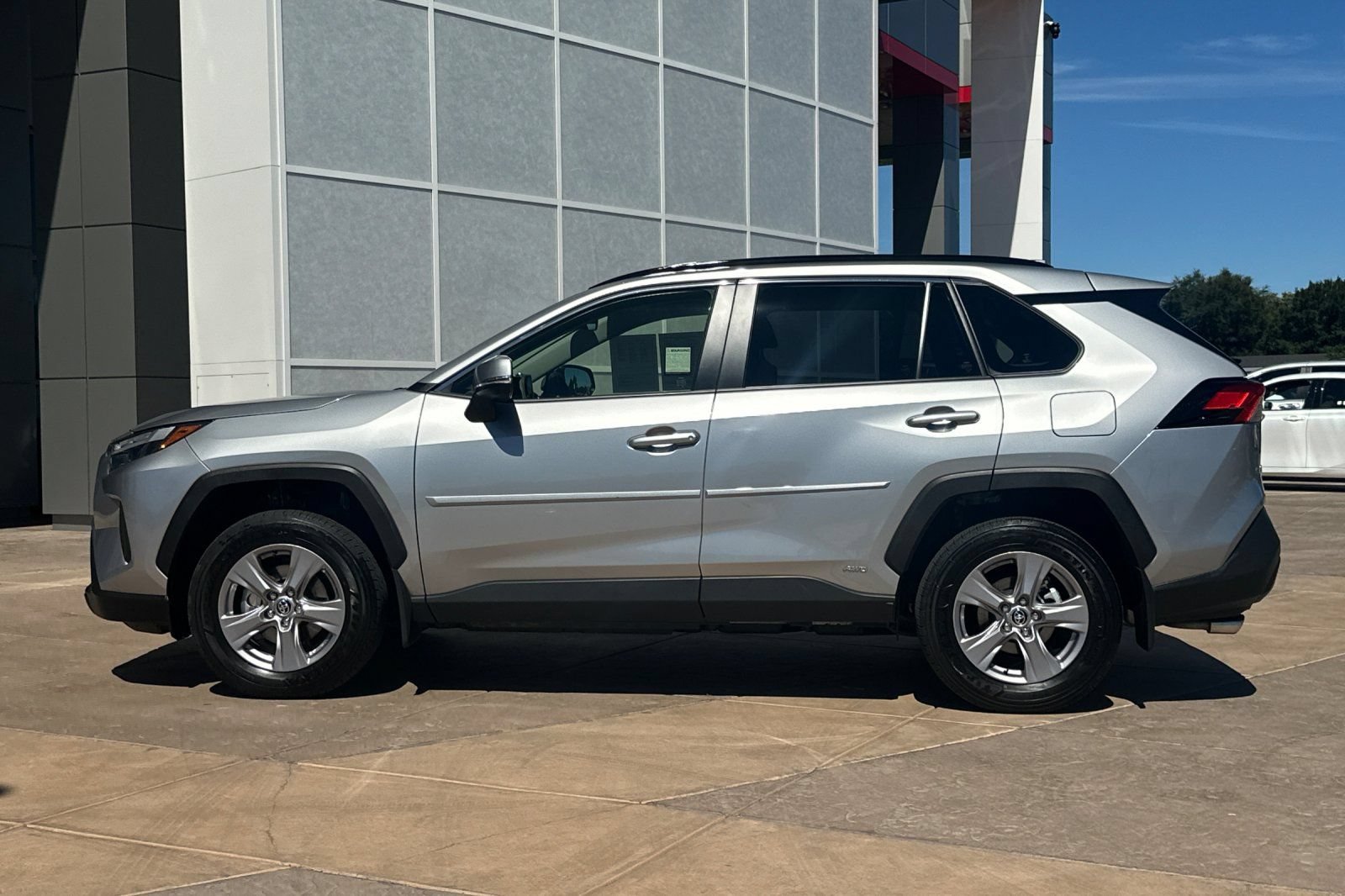 Used 2025 Toyota RAV4 XLE AWD/4WD image 7