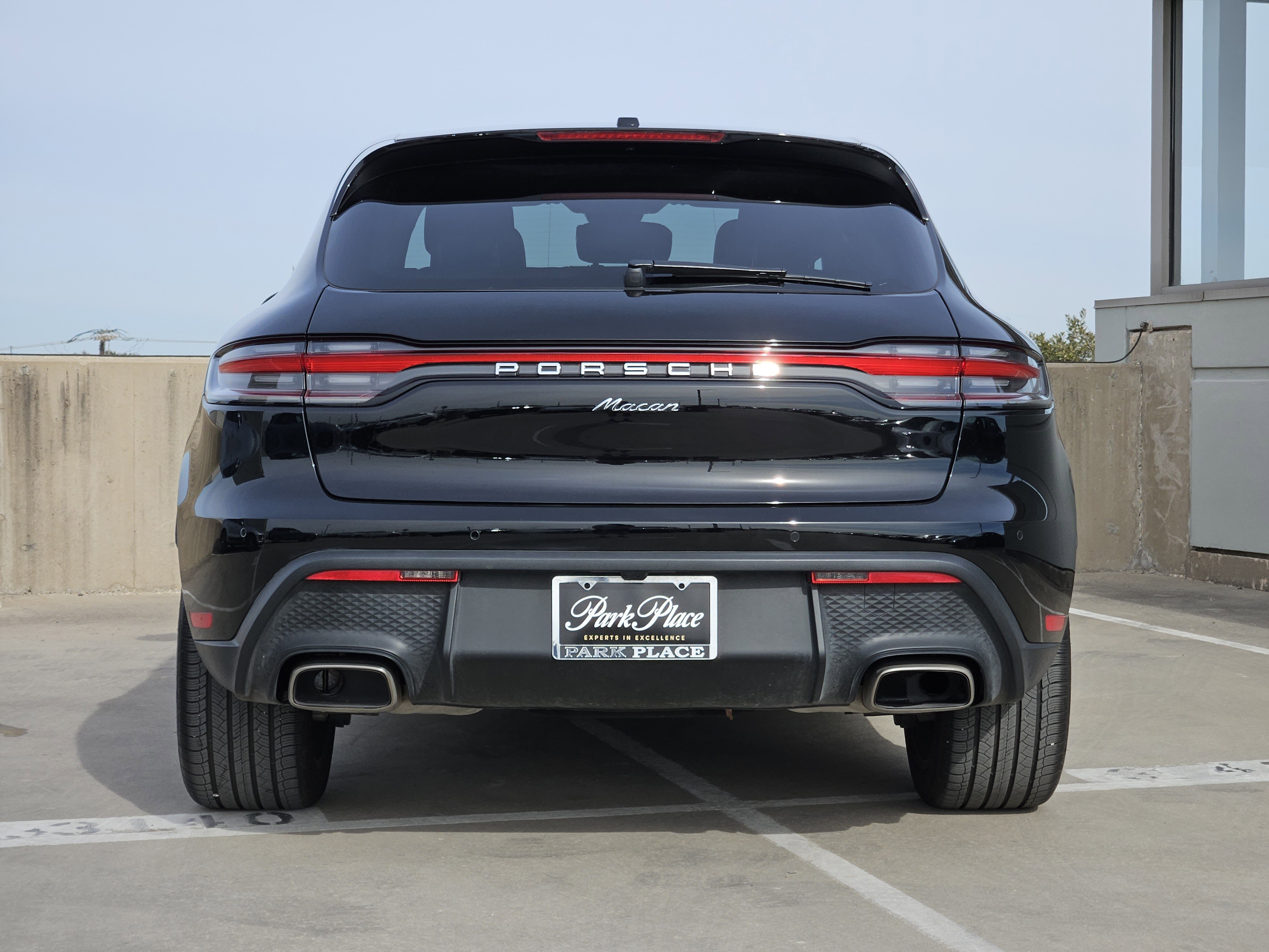 Certified 2025 Porsche Macan image 7