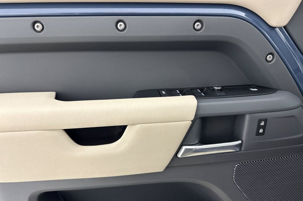 Used 2021 Land Rover Defender 110 S image 11