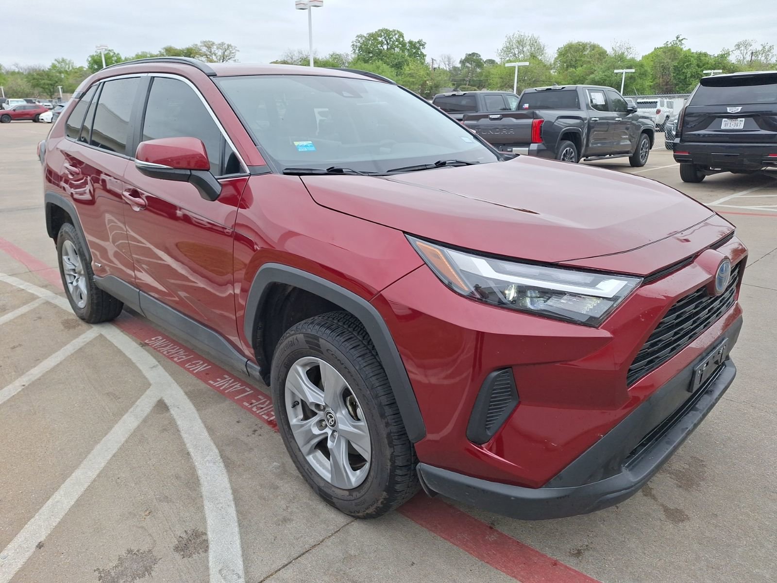 Used 2022 Toyota RAV4 XLE w/ Convenience Package AWD/4WD image 8