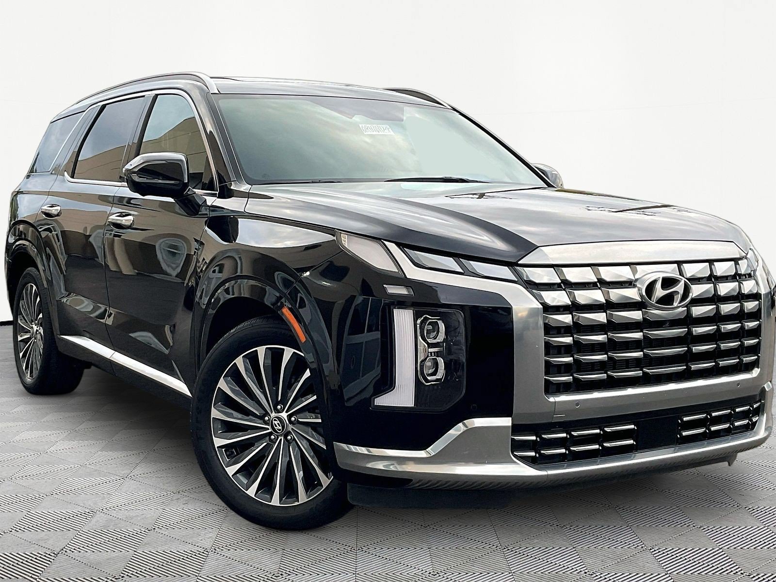 Used 2024 Hyundai Palisade Calligraphy AWD/4WD image 3