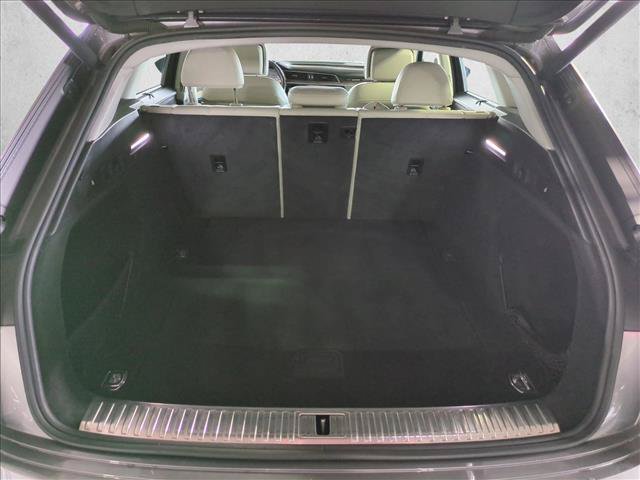 Used 2019 Audi e-tron Prestige w/ Prestige Package AWD/4WD image 6