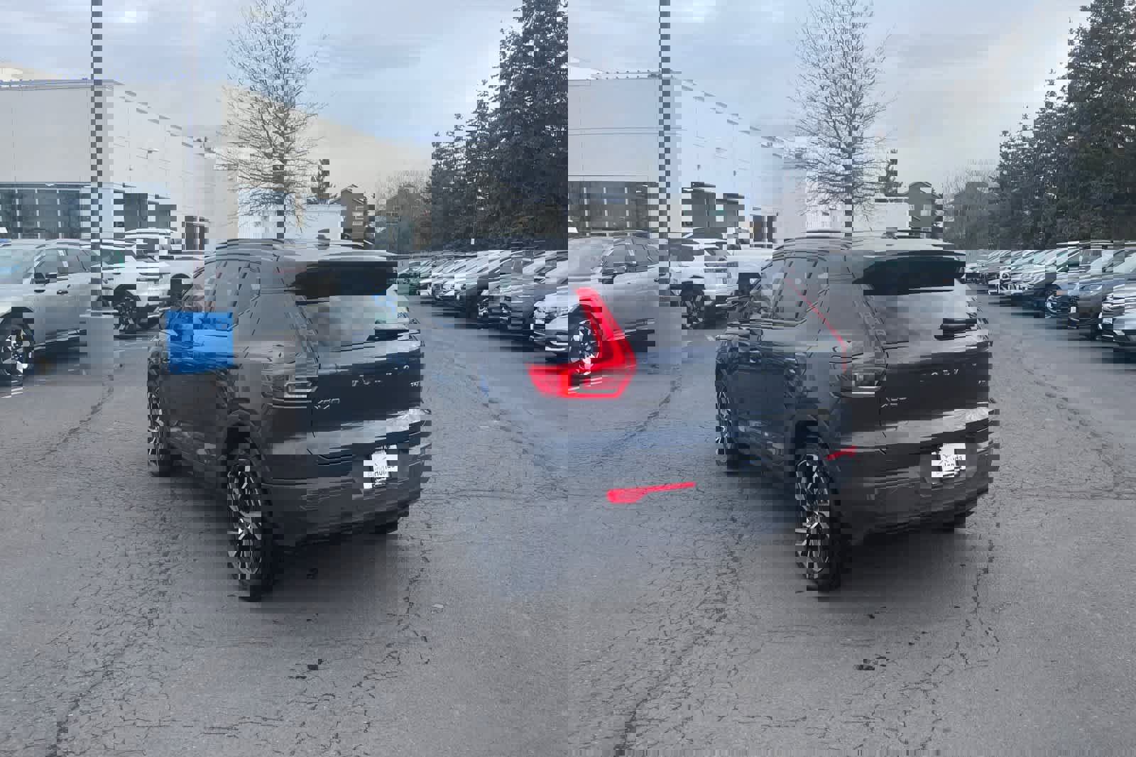 Used 2022 Volvo XC40 T5 R-Design w/ Advanced Package image 6