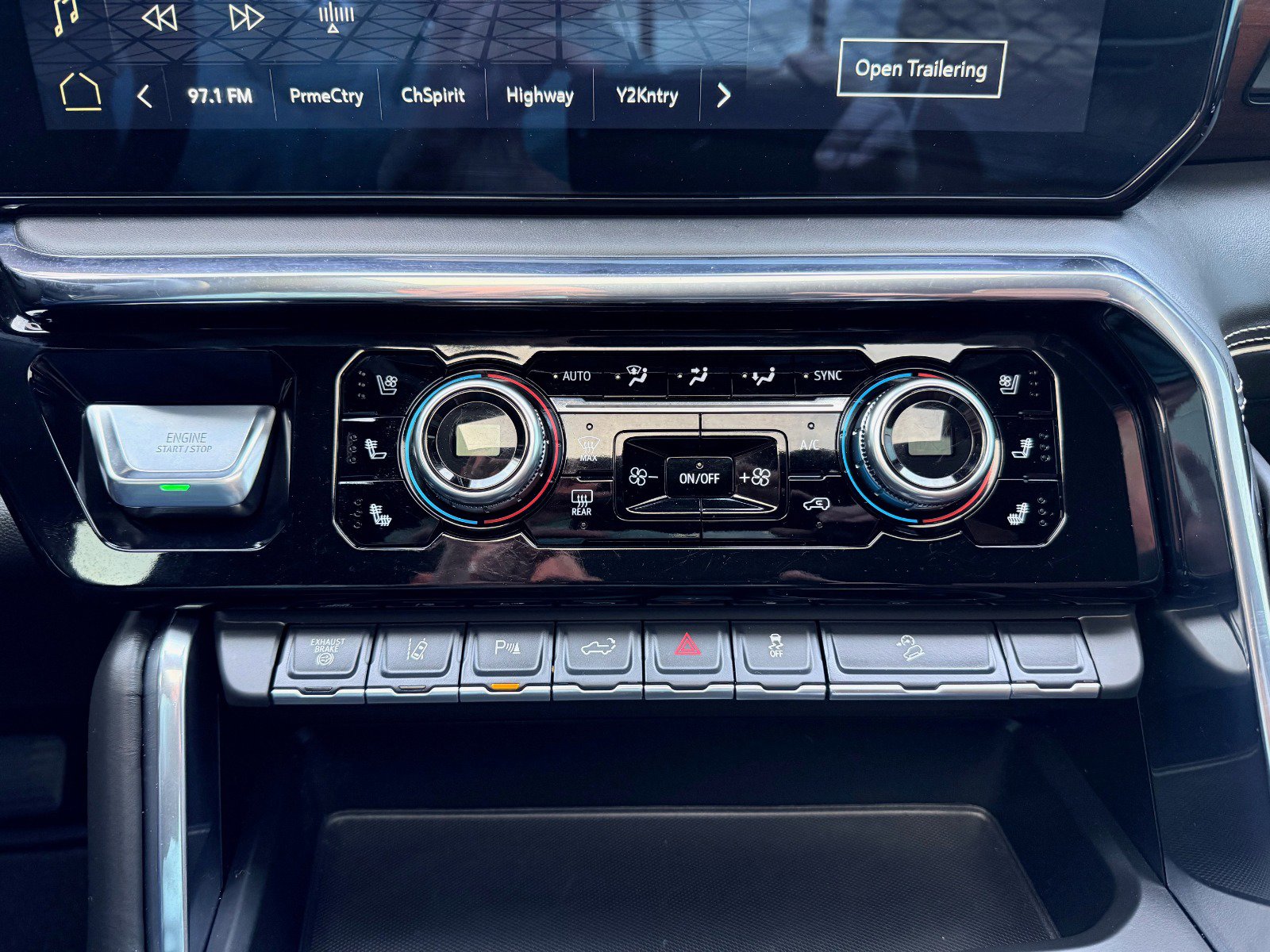 Certified 2025 GMC Sierra 3500 Denali Ultimate image 29