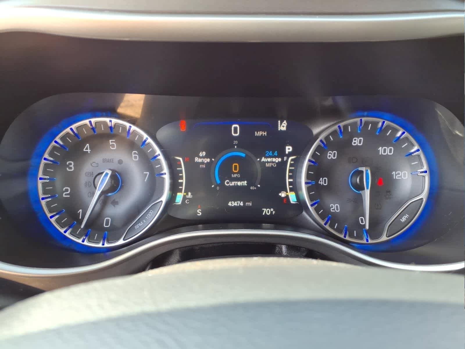 Used 2024 Chrysler Pacifica Touring-L FWD image 25