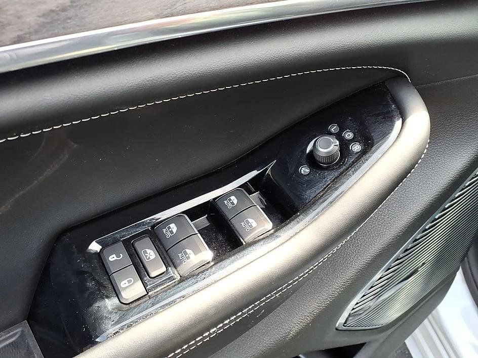 Used 2022 Jeep Grand Cherokee Overland w/ Luxury Tech Group IV image 12