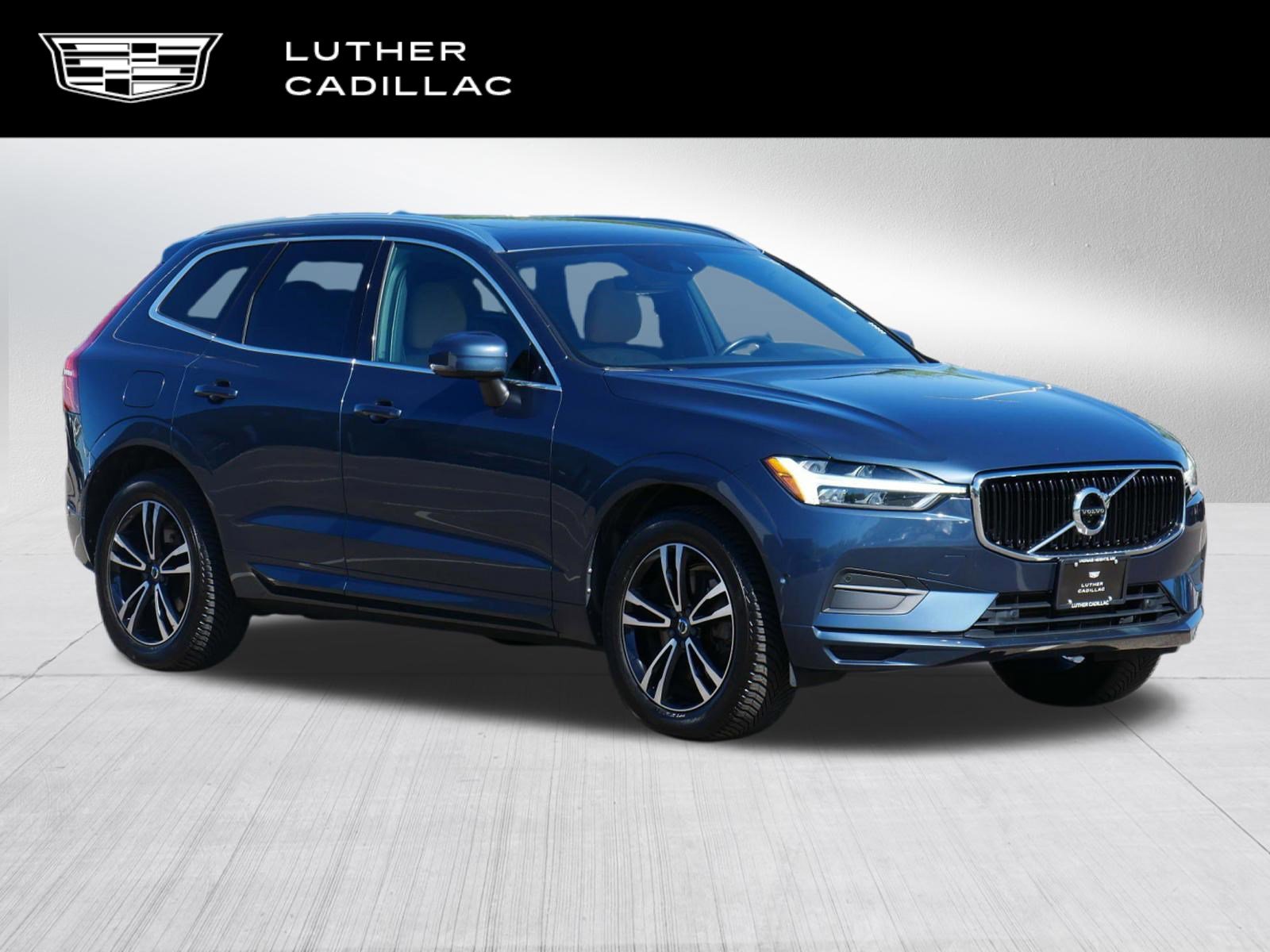 Used 2018 Volvo XC60 T6 Momentum w/ Vision Package AWD/4WD image 1