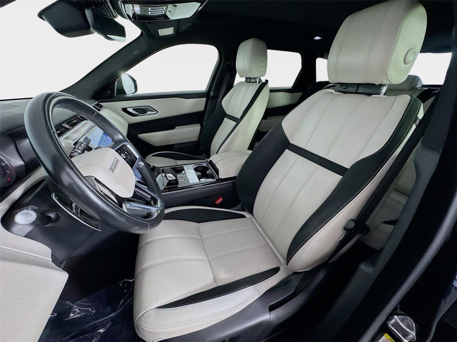 Certified 2022 Land Rover Range Rover Velar R-Dynamic S AWD/4WD image 11