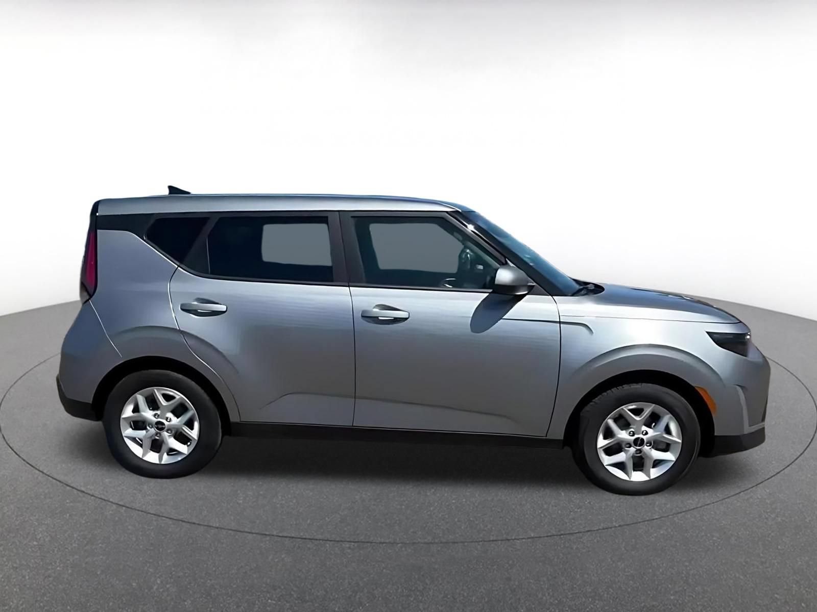 Used 2025 Kia Soul LX w/ LX Technology Package FWD image 16