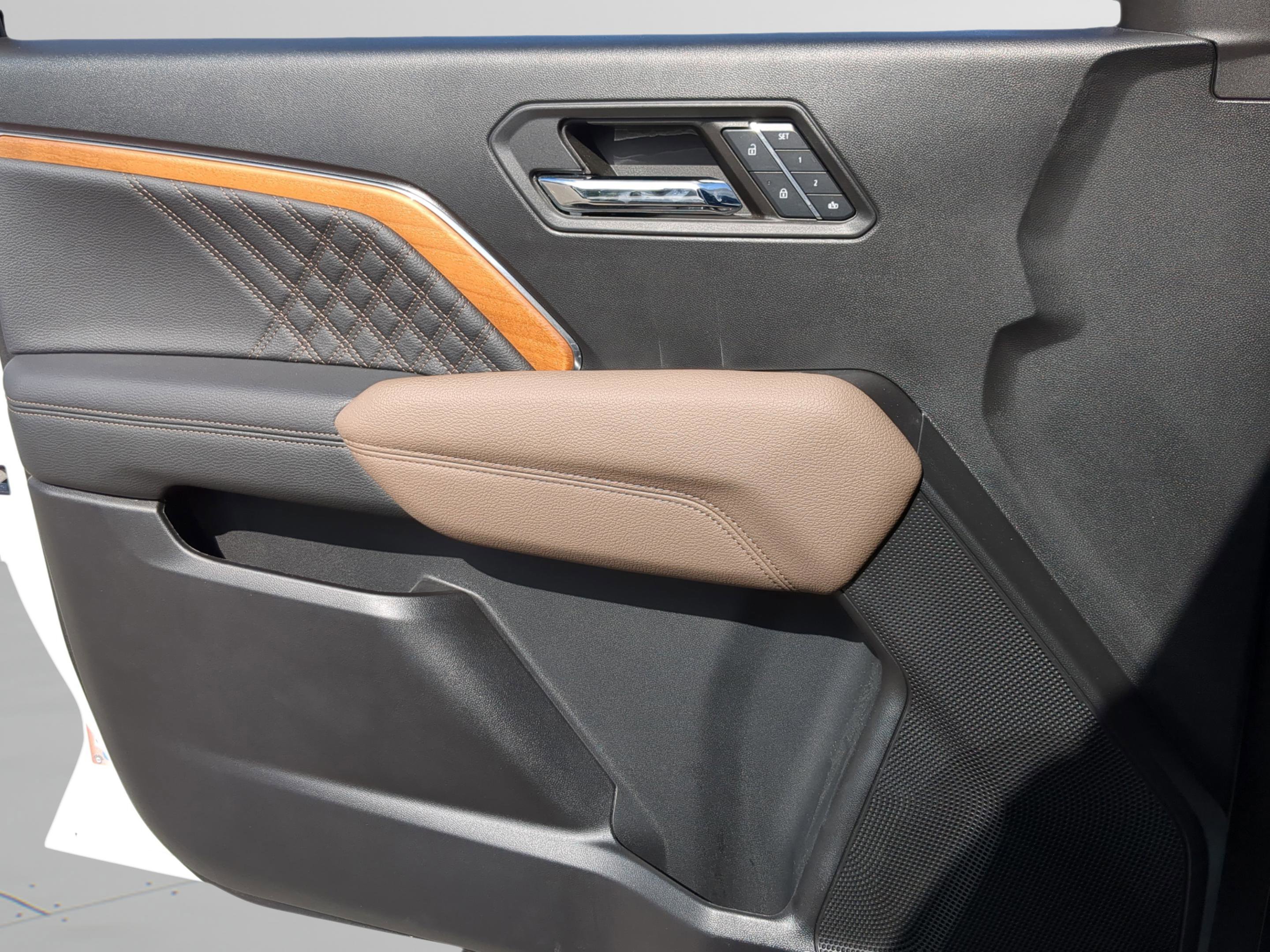 Used 2024 GMC Canyon Denali AWD/4WD image 15