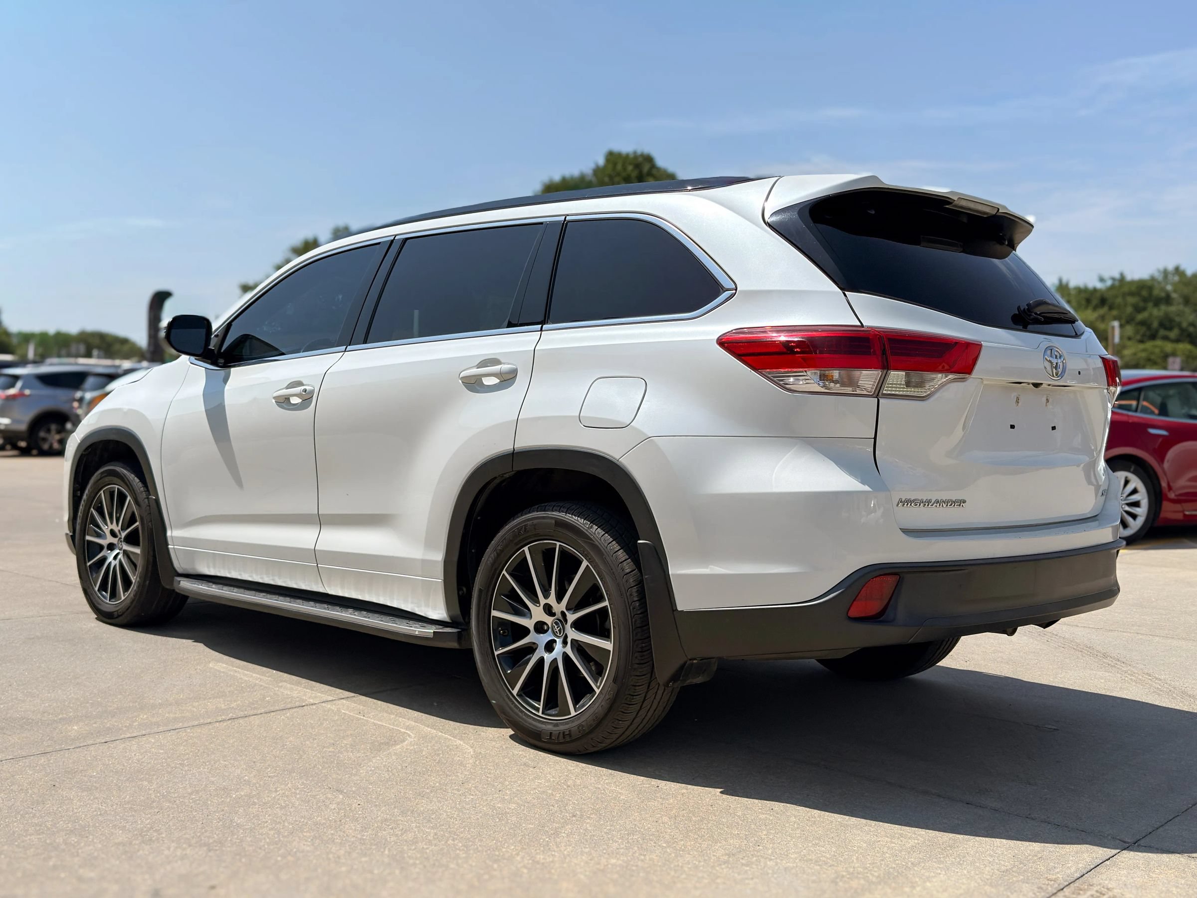 Used 2017 Toyota Highlander XLE FWD image 5