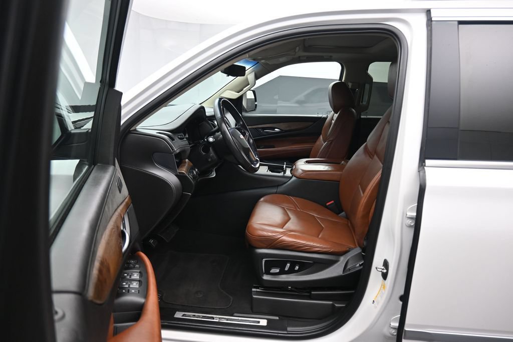 Used 2019 Cadillac Escalade ESV Luxury AWD/4WD image 12