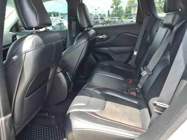 Used 2020 Jeep Cherokee Trailhawk AWD/4WD image 11