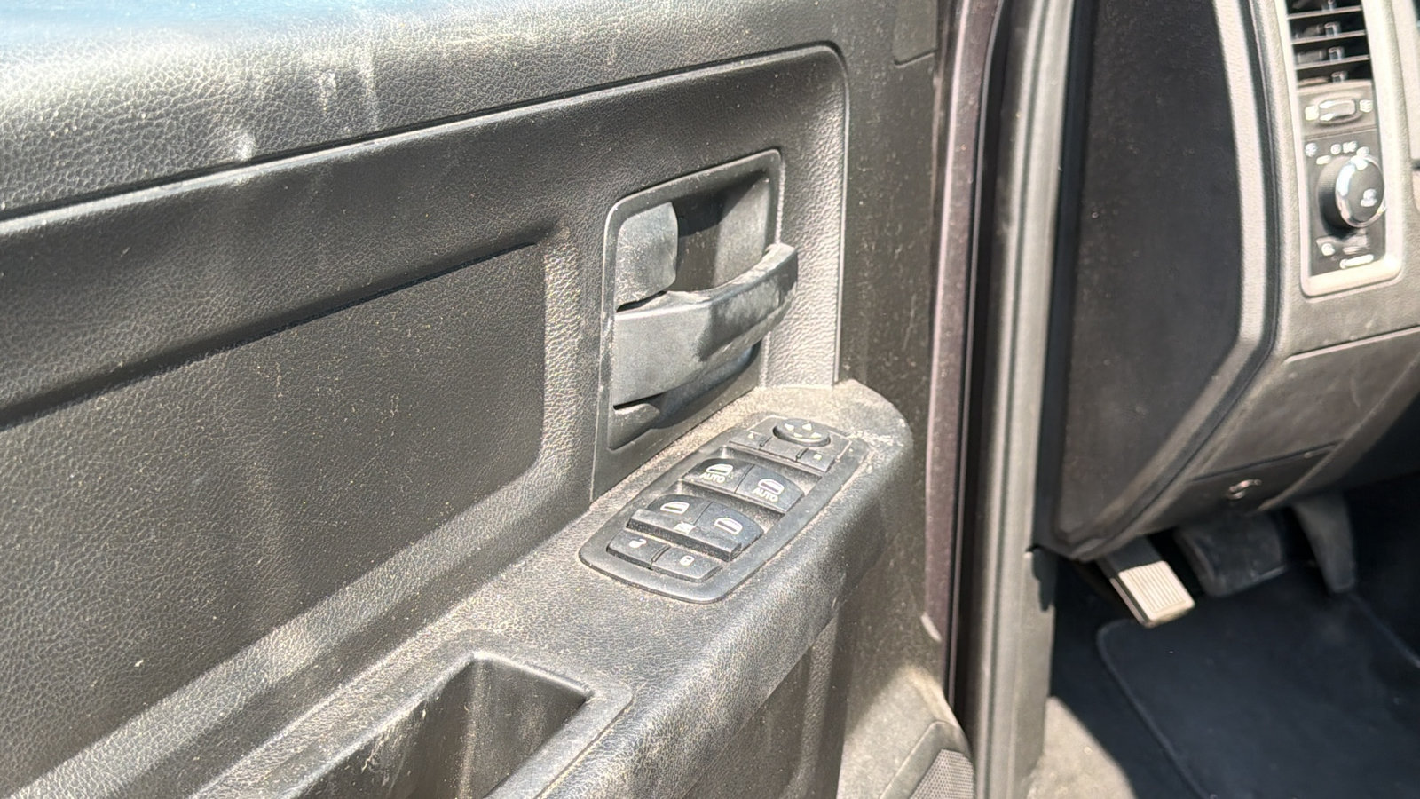 Used 2019 RAM 1500 Express AWD/4WD image 15