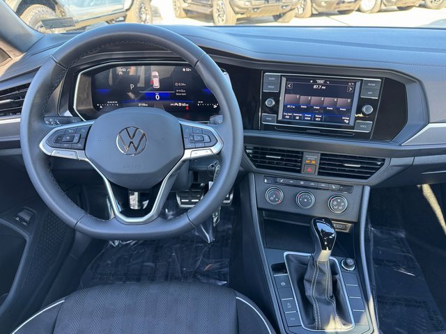 Used 2024 Volkswagen Jetta Sport image 4